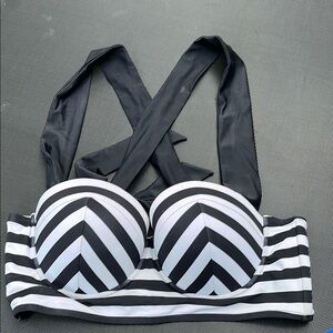 Torrid swim top Striped Black and White Women's 1 1X 14-16